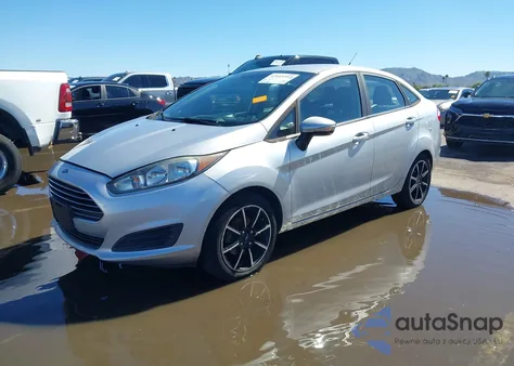 2015 Ford Fiesta Se z USA, uszkodzony, nr VIN 3FADP4BJ0FM160224